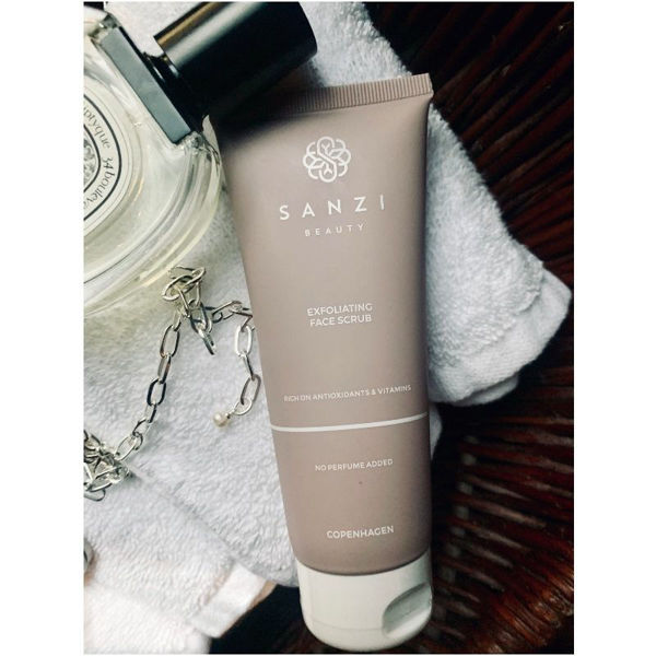 Sanzi Beauty Exfoliating Scrub